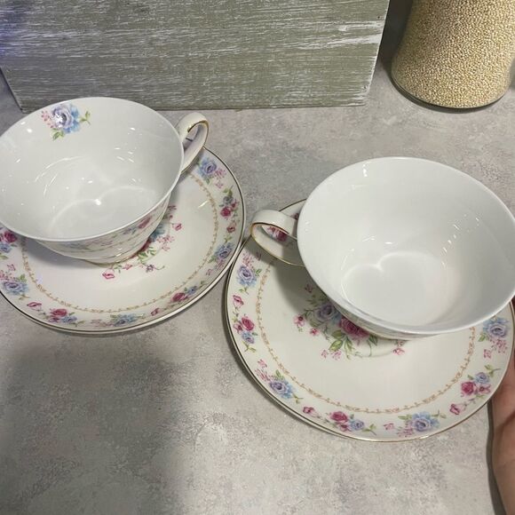 Teacup set with floral pattern - Picture 3 of 4